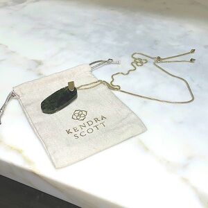 STUNNING Kendra Scott Inez Gold Long Necklace with green/gold sage mica pendant